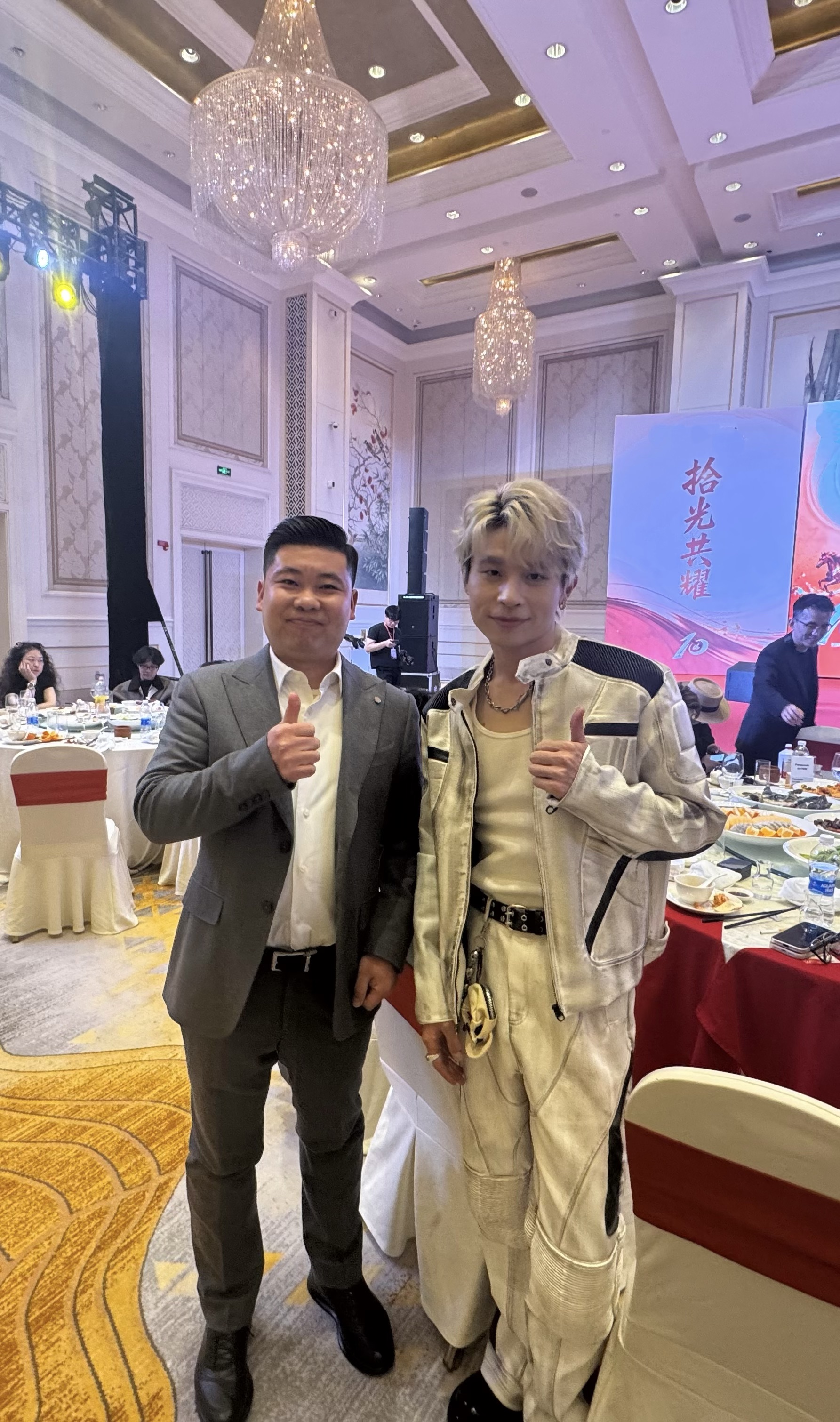 与歌手阿冗